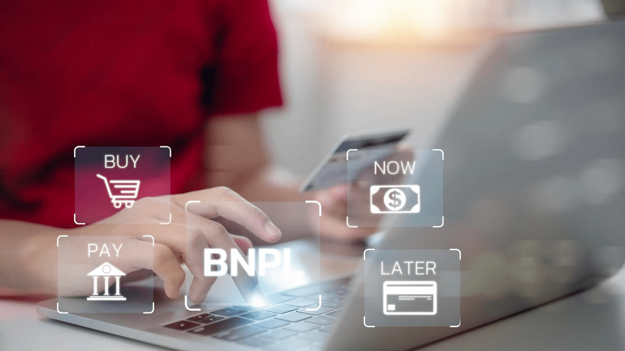 Man using BNPL services on his laptop