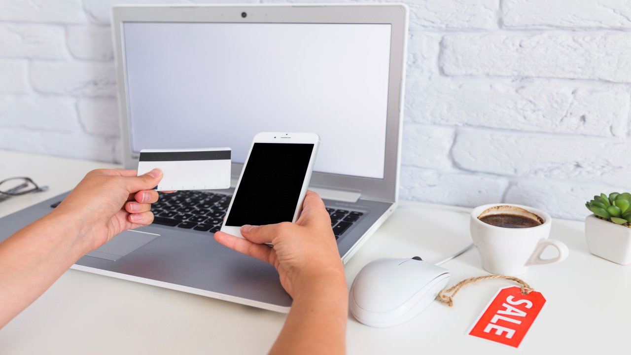 women paying online