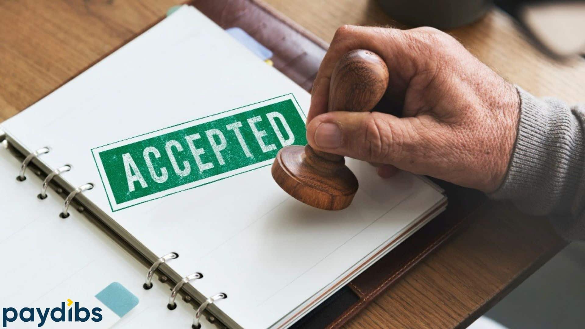 A man approving the tax documents on the SSM business code